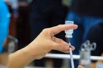 Vụ tiêm nhầm vắc xin COVID-19 cho 18 trẻ ở Quốc Oai: Thế giới có 78 trường hợp bị tiêm quá liều