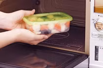 Không tích trữ đồ ăn trong hộp nhựa