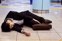 Thêm một kỹ sư Trung Quốc tự tử vì văn hóa làm việc '996'