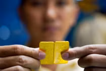 Giá vàng tiếp tục giảm sâu