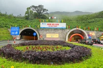 Hầm Hải Vân 2 được vận hành 20 ngày rồi đóng cửa vì thiếu tiền