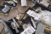 Hà Nội: Bắt người phụ nữ vận chuyển súng tự chế, hung khí giữa trung tâm Thủ đô