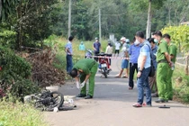 Công an khám nghiệm hiện trường.