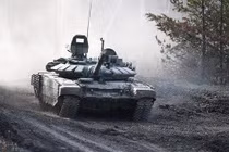 Video: Kinh khủng khoảnh khắc pháo tăng Nga nổ tung giữa nhóm binh sĩ Ukraina