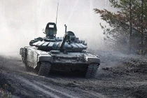 Video: Kinh khủng khoảnh khắc pháo tăng Nga nổ tung giữa nhóm binh sĩ Ukraina