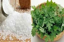 Chườm muối ngải cứu giảm đau xương khớp