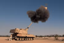 Mỹ phát triển pháo tự hành tầm xa bắn đạn phản lực