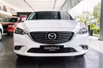 Mazda6 giảm giá kịch sàn, giá ngang Hyundai Elantra