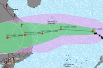 Bão số 10 tăng cấp trở lại