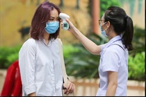 Nghiêm ngặt kiểm tra thí sinh vào làm thủ tục dự thi tốt nghiệp THPT 2020