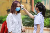 Nghiêm ngặt kiểm tra thí sinh vào làm thủ tục dự thi tốt nghiệp THPT 2020