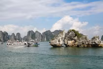 Thí điểm đón khách quốc tế an toàn tại Phú Quốc, từ đó mở rộng ra Hạ Long, Hội An, Nha Trang, Đà Lạt...