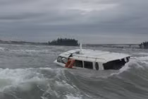 Lý do thuyền trưởng quay lại tháo "thiết bị rất quan trọng" của ca nô lật