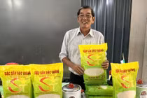 ông Hồ Quang Cua cha đẻ của gạo ST 24, ST 25 - Loại gạo đạt giải thưởng Gạo ngon nhất thế giới tại cuộc thi ở Philippines năm 2019 và giải nhì năm 2020 trong cuộc thi ở Mỹ.