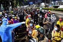 Người dân ồ ạt về quê, ngành y tế các tỉnh miền Tây quá tải