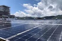 Robot vệ sinh hệ thống pin năng lượng mặt trời