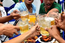 Uống bia giúp cơ thể bớt nóng?