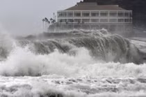 Biển Đông có thể đón bão số 10 vào ngày 1/11