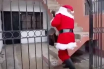 “Ông già Noel”... vác búa bắt tội phạm