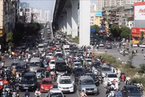 Đề xuất phân làn cứng tách riêng ô tô, xe máy trên đường Nguyễn Trãi (Hà Nội)