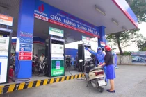 Giá xăng dầu giảm sau chuỗi 7 lần tăng kỷ lục