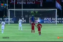 Quế Ngọc Hải nâng tỷ số lên 2-0 trên chấm phạt đền