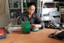 “Chân đất” du học, mang điện về bản