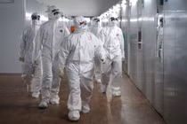 Bài toán nhân lực TP.HCM cần giải để chống dịch 'trường kỳ'