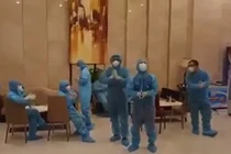 Phút thư giãn hiếm hoi trong lúc chống dịch của các chiến sĩ ở Đà Nẵng