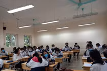 Một lớp học của Trường THPT Nguyễn Gia Thiều Hà Nội chỉ đạt một nửa sĩ số cách đây 1 tuần...