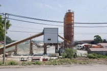 Sơn Tây – Hà Nội: Trạm trộn bê tông không phép ngang nhiên hoạt động