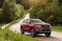 Ford Everest "bùng nổ" doanh số, bán gần nghìn xe trong một tháng