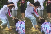 Nữ sinh bị nhóm bạn vây đánh dã man, nhiều người xung quanh hò hét cổ vũ