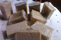 Dễ nhiễm khuẩn từ xà phòng sữa mẹ