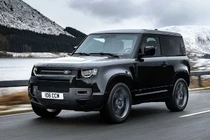 Land Rover là thương hiệu xe gốc Anh Quốc nổi tiếng với những dòng xe gầm cao có hệ dẫn động 4 bánh.