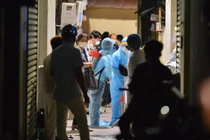 Hà Nội phong tỏa ngõ có người mắc Covid-19, điều tra dịch tễ xuyên đêm