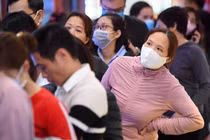 Vàng giảm nhẹ, người mua vẫn lỗ cả triệu đồng