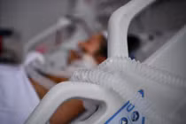 TP.HCM xử phạt 2 Facebooker chia sẻ thông tin hư cấu về 'bác sĩ Khoa'