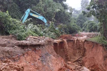 Giao thông qua Quảng Bình, Quảng Trị bị chia cắt