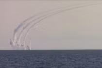 Khinh hạm hạm đội Biển Đen phóng tên lửa hành trình Kalibr tấn công kho vũ khí quân đội Ukraine ở nhà máy nhôm Zaporizhzhya. Video RT