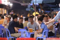 Hà Nội xem xét đóng cửa quán bia hơi để phòng chống Covid-19