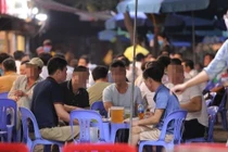 Hà Nội xem xét đóng cửa quán bia hơi để phòng chống Covid-19