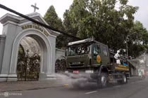 15 xe đặc chủng Quân khu 7 phun khử trùng quận Gò Vấp