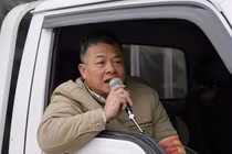 Sa Pa kêu gọi du khách không mua hàng của trẻ em