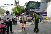 Bệnh nhân nháo nhác khi Bệnh viện K phong tỏa