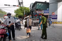 Bệnh nhân nháo nhác khi Bệnh viện K phong tỏa