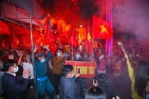 Người dân Hải Phòng ăn mừng hết cách ly