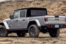 Jeep triệu hồi Wrangler và Gladiator
