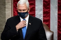 Trump bị tố đẩy gia đình Pence vào hiểm cảnh