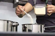 Ăn uống ở bệnh nhân tiểu đường, huyết áp có biến chứng thận